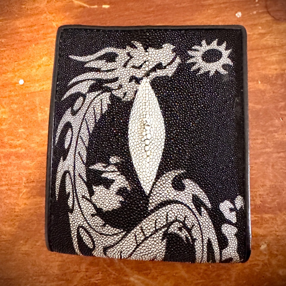 FINDIG Rare Stingray Skin Wallet Black Dragon AW-027-01 Like New